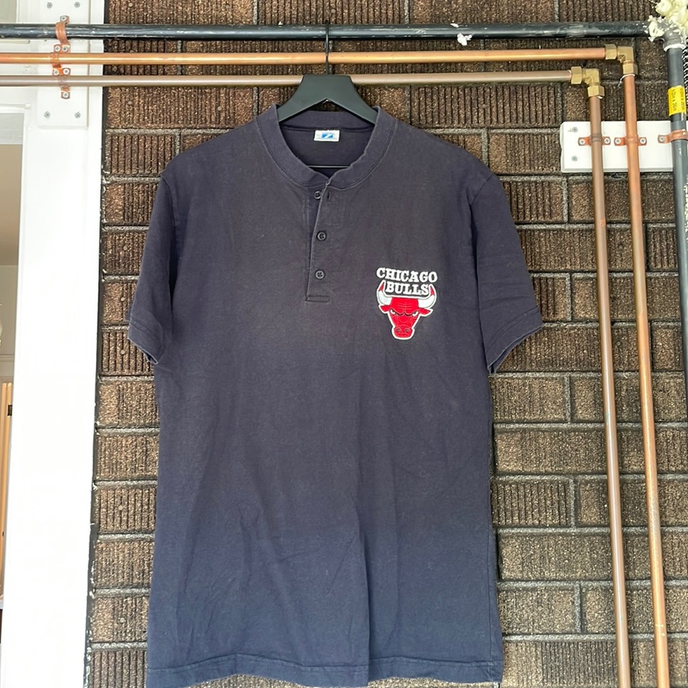 Chicago bulls vtg three button.